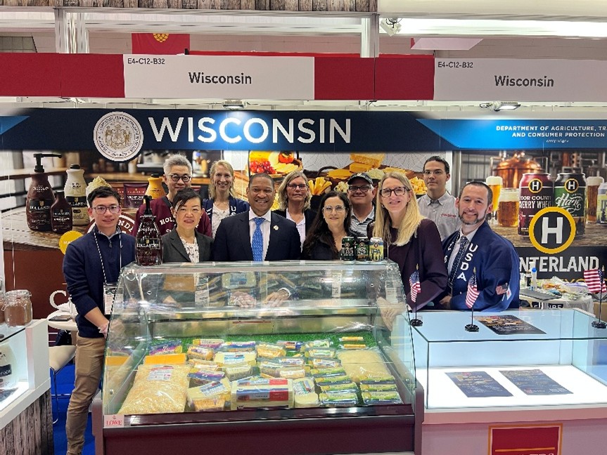 Exhibitors at at the Wisconsin DATCP booth at FoodEx Japan